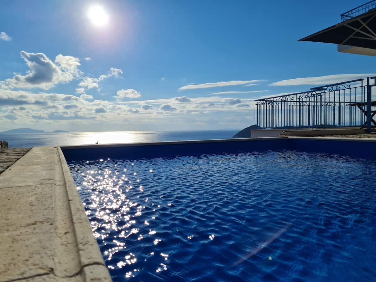 Private pool overlooking the Aegean